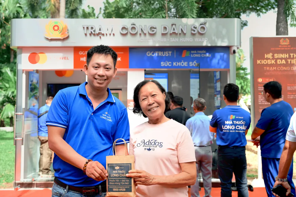 Long Châu, GoTrust đồng hành cùng Công an TPHCM phát triển các tiện ích y tế số tại Trạm Công dân số. Ảnh: H. Khánh