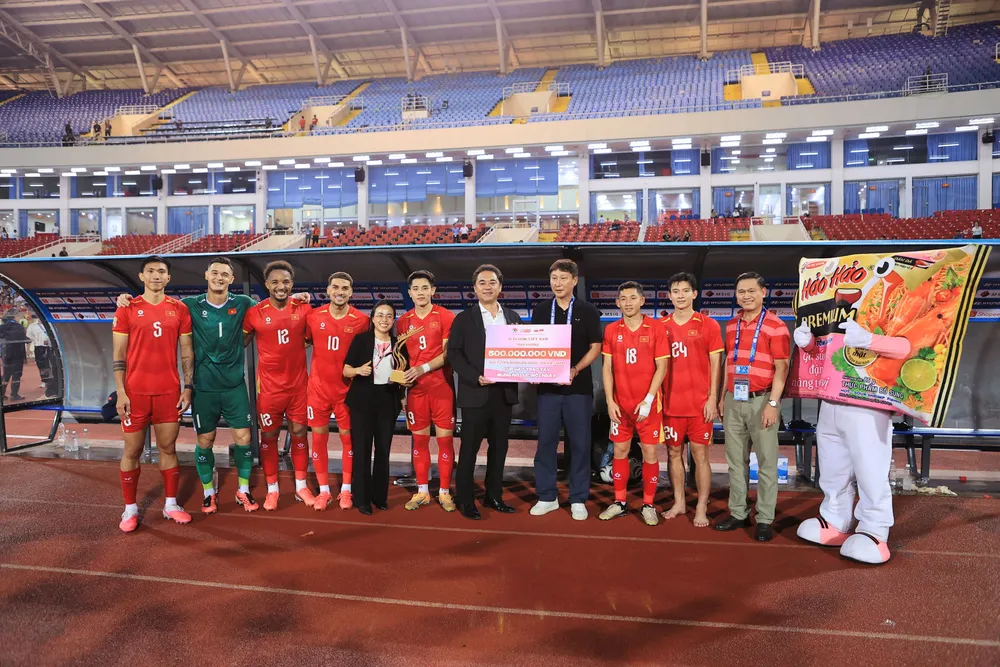 Hảo Hảo trao thưởng nóng 500 triệu đồng khi Đội tuyển Việt Nam chính thức giành quyền góp mặt tại Chung kết Hyundai ASEAN Cup 2026