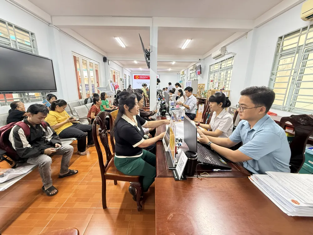 Lấy sự hài lòng của người dân làm thước đo, Trung tâm Phục vụ hành chính công phường Đông Hòa không ngừng nâng cao chất lượng phục vụ, minh bạch và nhanh chóng trong từng thủ tục