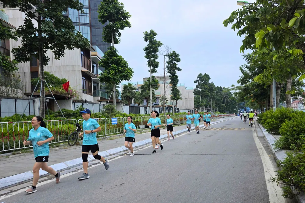 Cán bộ, công nhân viên Vinamilk tại nhiều đơn vị trên cả nước tham gia giải chạy chào mừng 50 năm thành lập công ty. Ảnh: NVCC