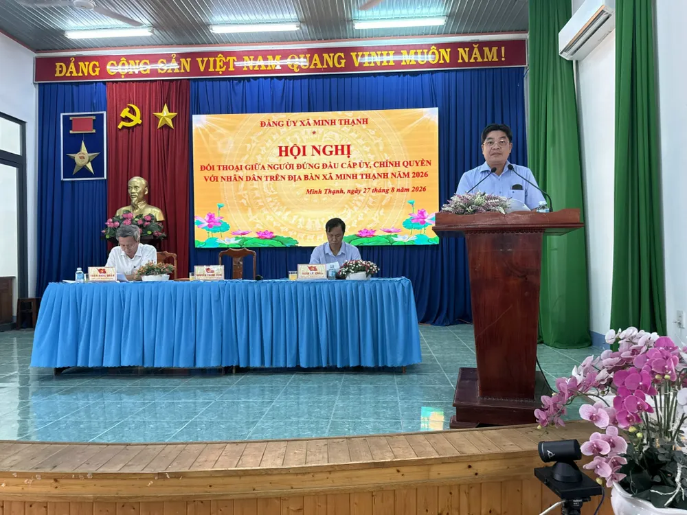 Ông Nguyễn Thanh Tùng, Bí thư Đảng ủy - Chủ tịch HĐND xã Minh Thạnh, phát biểu tại hội nghị