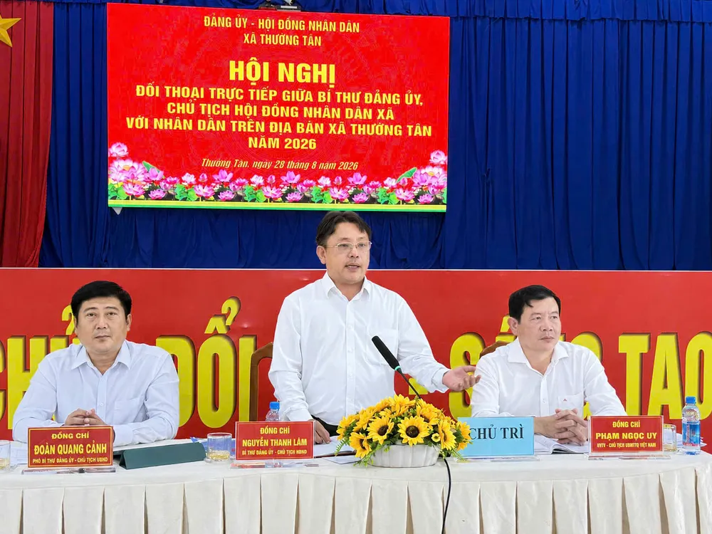 Ông Nguyễn Thanh Lâm, Bí thư Đảng ủy, Chủ tịch HĐND xã Thường Tân, phát biểu kết luận tại hội nghị đối thoại với nhân dân