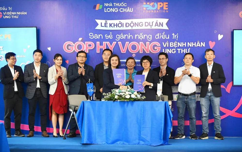 Chương trình kết nối nguồn lực từ Long Châu, HOPE Foundation, các đối tác và cộng đồng để hỗ trợ chi phí điều trị cho bệnh nhân ung thư có hoàn cảnh khó khăn