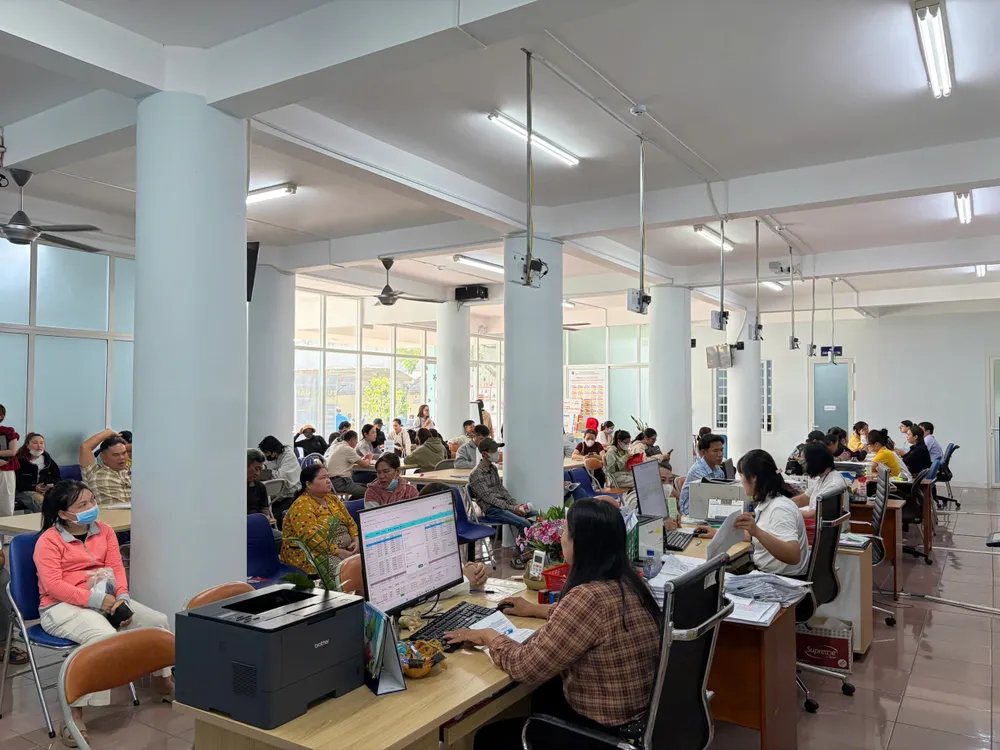 Đông đảo người lao động tham gia sàn giao dịch việc làm tại Trụ sở 3, Trung tâm Dịch vụ việc làm TPHCM