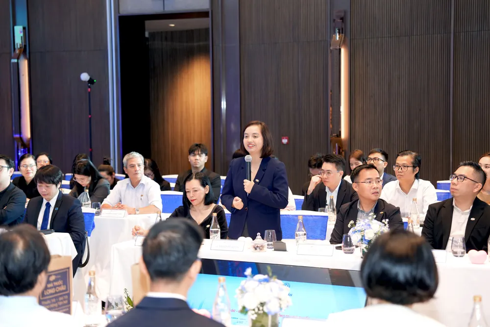 5.-ok Bà Nguyễn Đỗ Quyên - Phó Tổng Giám đốc FPT Retail kiêm Giám đốc Điều hành Hệ thống Nhà thuốc và Tiêm chủng Long Châu.jpg