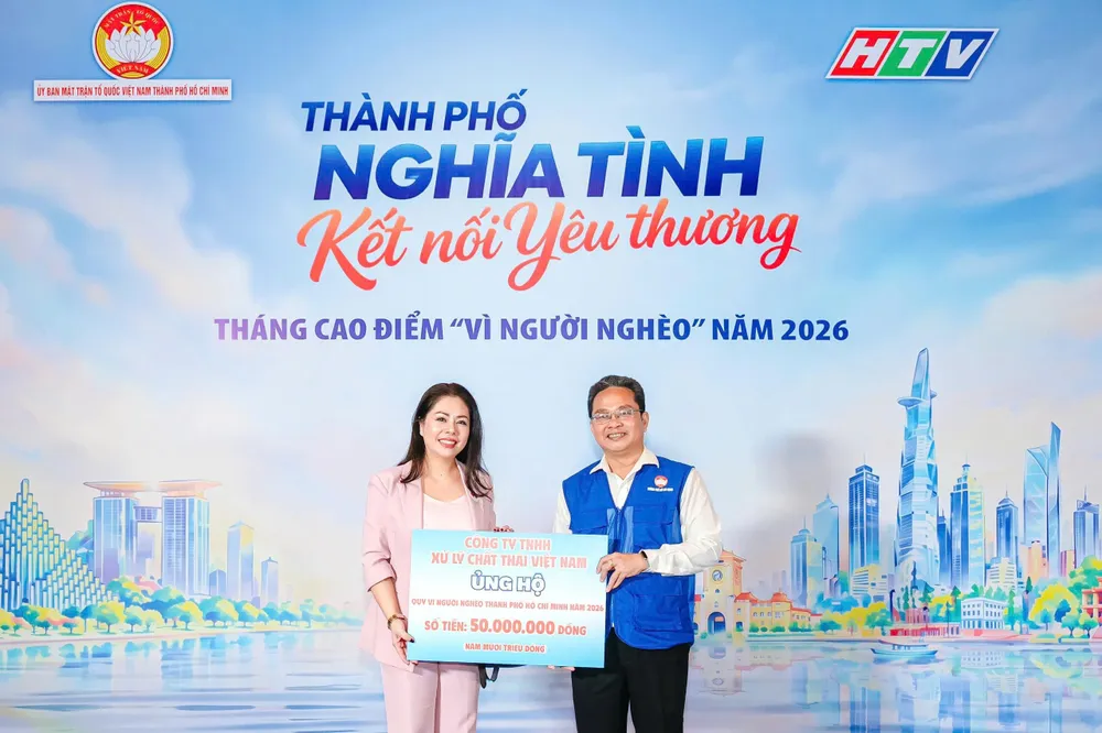 Đại diện VWS trao bảng tượng trưng ủng hộ 50 triệu đồng vào Quỹ “Vì người nghèo” TPHCM, hưởng ứng Tháng cao điểm “Vì người nghèo” năm 2026