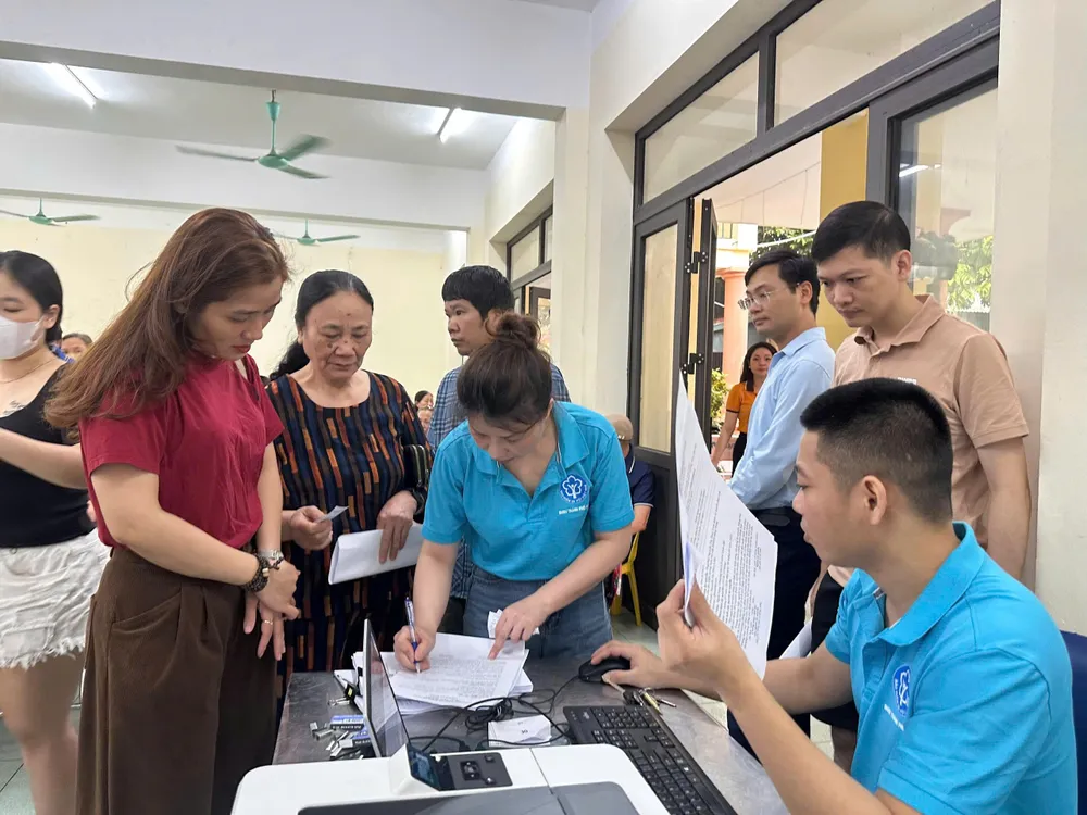 Tư vấn, giải quyết chính sách BHXH, BHYT đến người dân.jpg