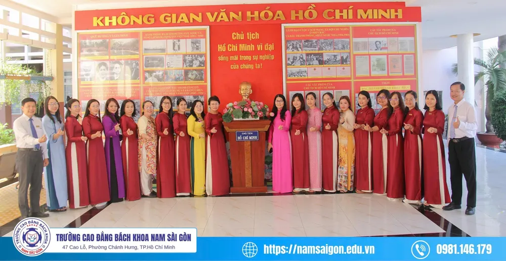 Đảng ủy, Ban Giám hiệu Trường chúc mừng và tri ân những đóng góp của nữ Cán bộ quản lý nhà trường nhân ngày 20-10