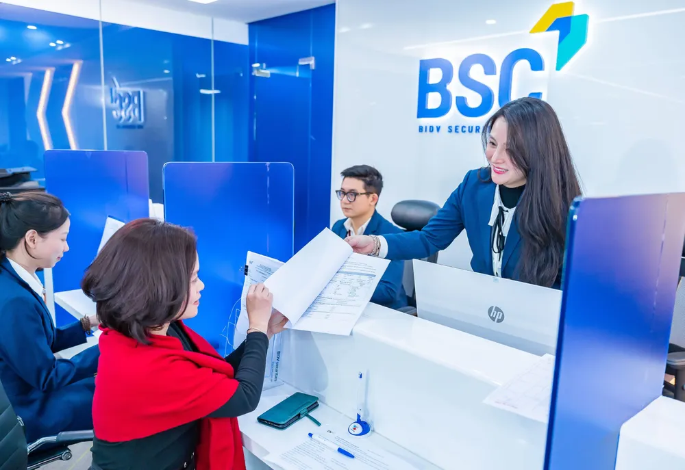 ok-Hoạt động tư vấn khách hàng tại BSC.jpg
