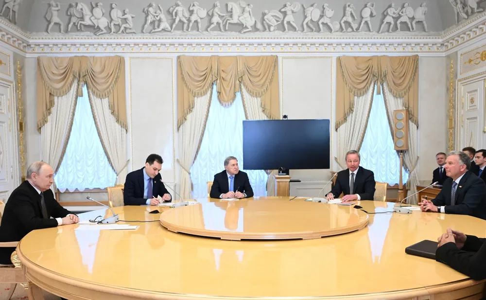 Cuộc gặp giữa Tổng thống Nga Vladimir Putin với Đặc phái viên của Tổng thống Hoa Kỳ, ông Steve Witkoff tại Cung điện Konstantinovsky ở thành phố Saint Petersburg, Nga, ngày 21-10. Ảnh: Kristina Solovyova, RIA Novosti