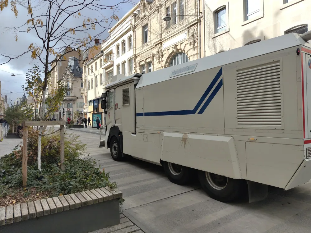 2026-10-24_Camion_canon_à_eau_de_police_à_Nancy_02.jpg