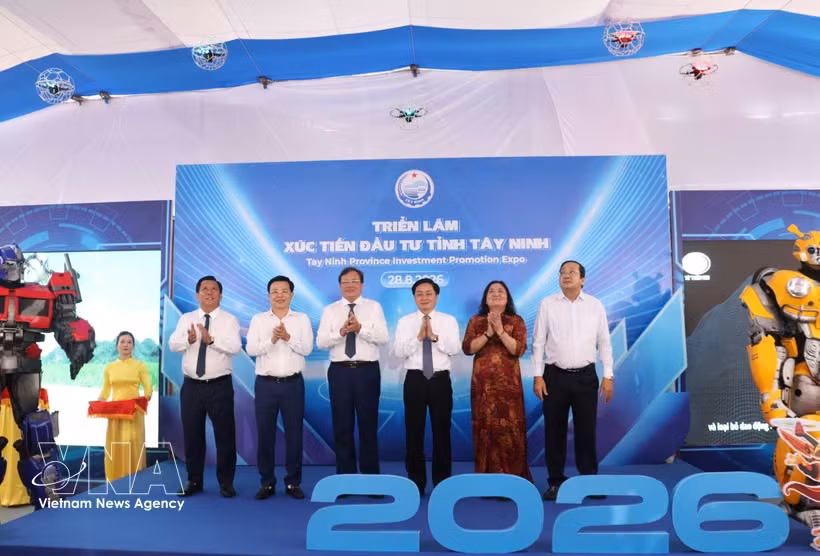 宁省委书记阮文决与省领导共同举行2026年西宁省投资促进会展览空间开幕仪式。图片来源：越通社
