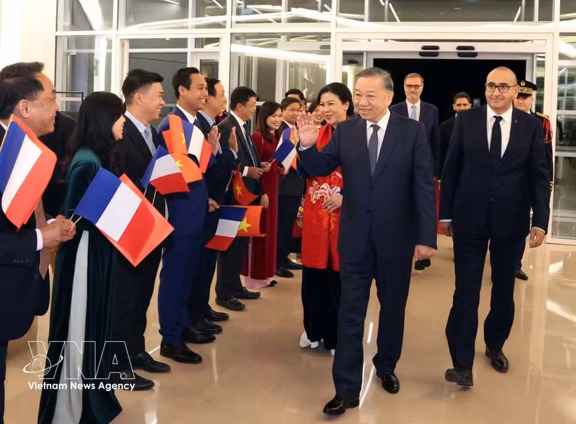 党中央总书记、国家主席苏林开始对法国进行正式访问并出席在巴黎举行的太空峰会。图片来源：越通社