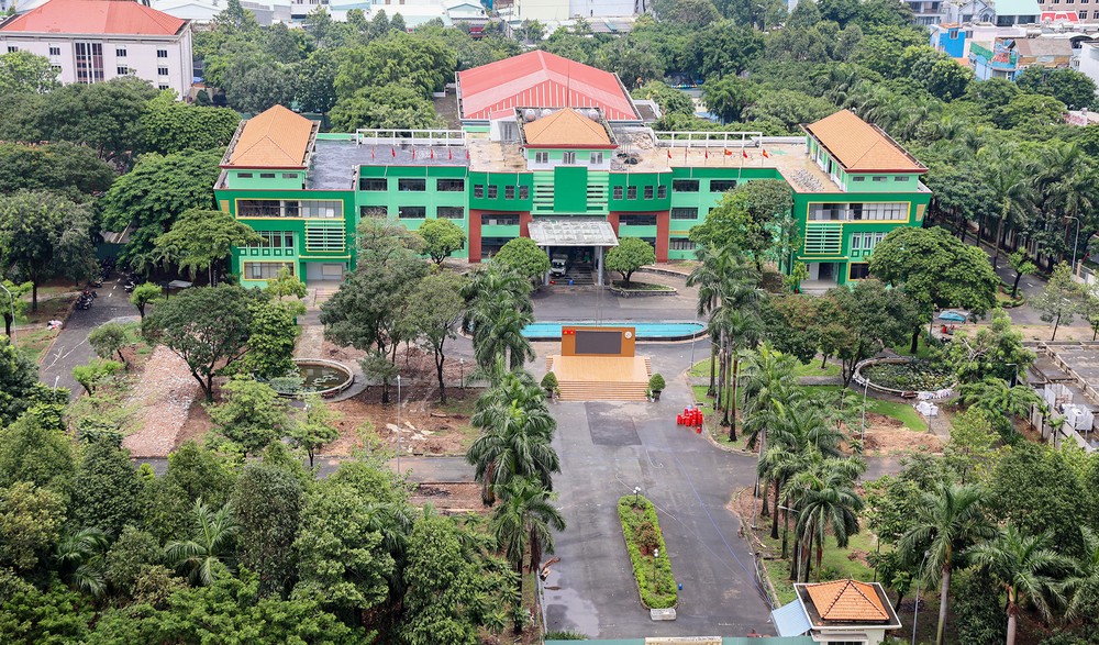 黎氏莲小学—初中—高中由原第十二郡人委会办公楼改造而成。图：吴平