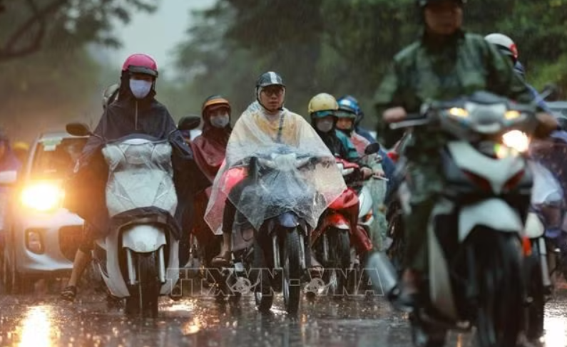 中部出现大雨，南部局地有特大暴雨。