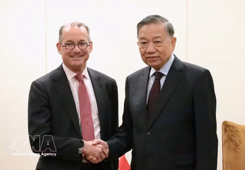苏林总书记、国家主席会见全球领先金融机构之一的摩根大通联席首席执行官特罗伊·罗尔博。图自越通社