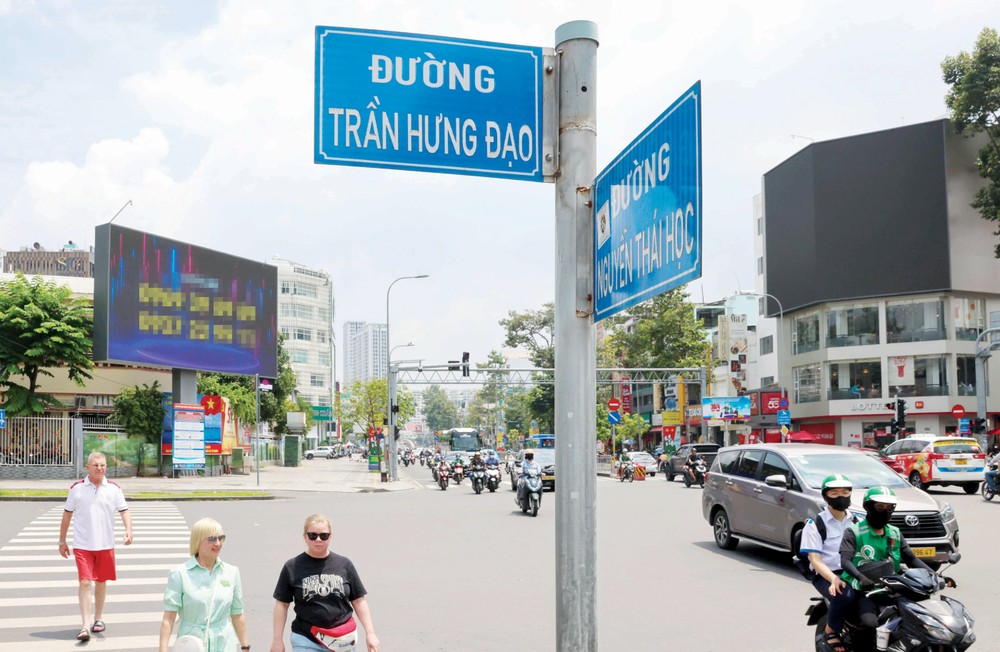 胡志明市滨城坊陈兴道街与阮太学街交叉口。图：黄朝