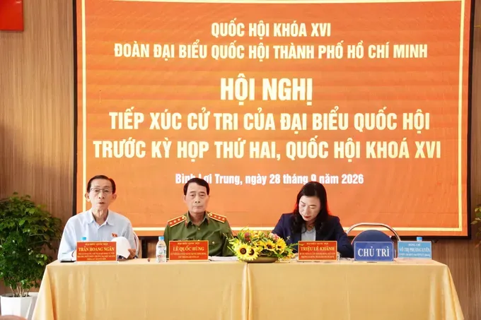 胡志明市国会代表参加选民接触活动。图：双梅
