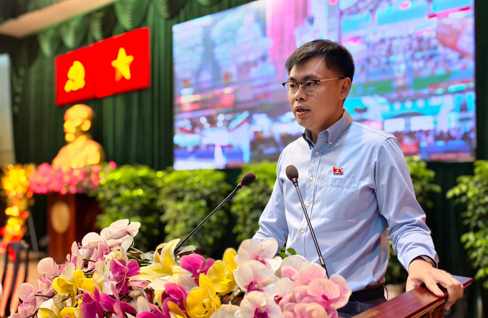 2  tphcm-dat-muc-tieu-phat-trien-2-con-so-nhung-khong-chay-theo-thanh-tich-6733-313.jpg