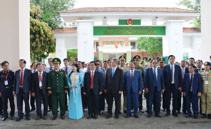 cua-khau.jpg