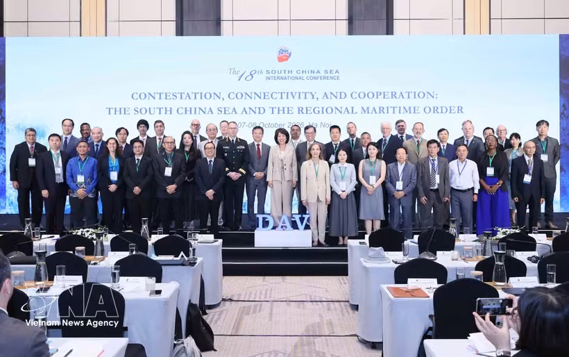 与会代表合影。图自越通社