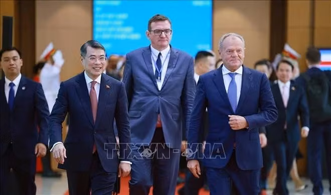 越南政府总理黎明兴与波兰共和国总理唐纳德·图斯克。图：杨江／越通社