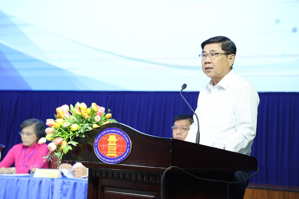 3  hoi-thao-40-nam-doi-moi-15-3621-5434.jpg