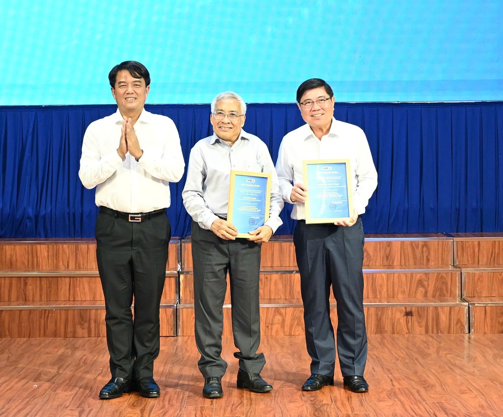4  hoi-thao-40-nam-doi-moi-10-7566-8718.jpg