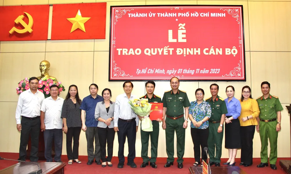 Đồng chí Phạm Minh Tuân cam kết thời gian tới sẽ cùng tập thể Ban thường vụ Quận ủy, lực lượng quân sự quận nâng cao khả năng sẵn sàng chiến đấu