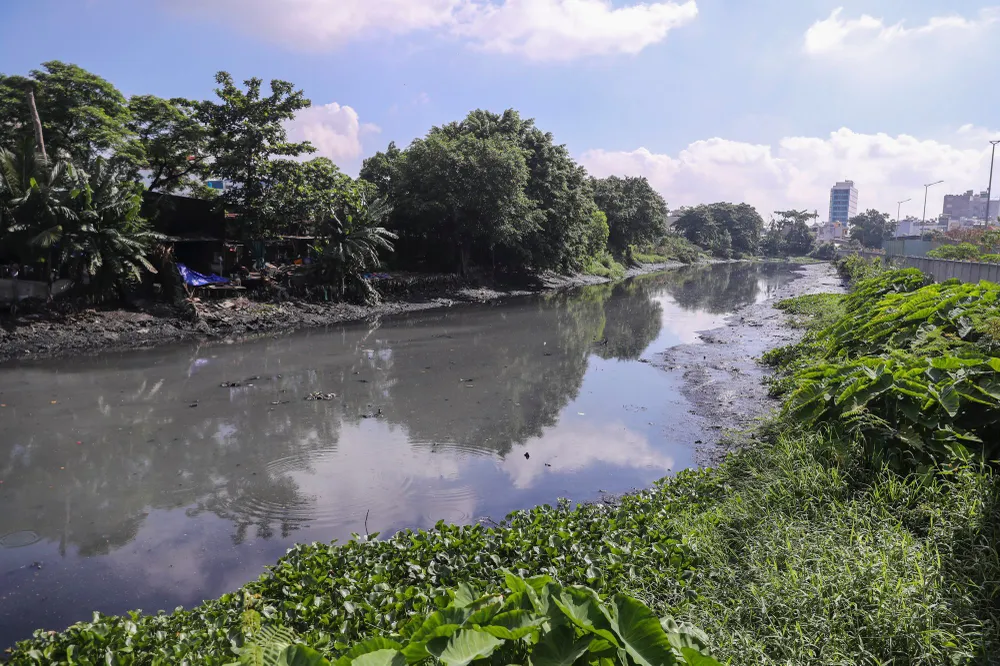 Quận Gò Vấp dự kiến hoàn tất chi trả và bàn giao mặt bằng cho chủ đầu tư trong quý 2-2024 đối với dự án Nạo vét, cải tạo môi trường, xây dựng hạ tầng rạch Xuyên Tâm. Ảnh: DŨNG PHƯƠNG Quận Gò Vấp dự kiến hoàn tất chi trả và bàn giao mặt bằng cho chủ đầu tư trong quý 2-2024 đối với dự án Nạo vét, cải tạo môi trường, xây dựng hạ tầng rạch Xuyên Tâm. Ảnh: DŨNG PHƯƠNG