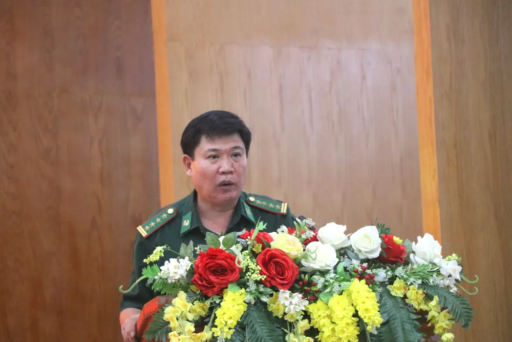 Đại tá Trần Thanh Đức, Chỉ huy trưởng Bộ đội Biên phòng TPHCM báo cáo tổng kết công tác biên phòng năm 2023 tại hội nghị