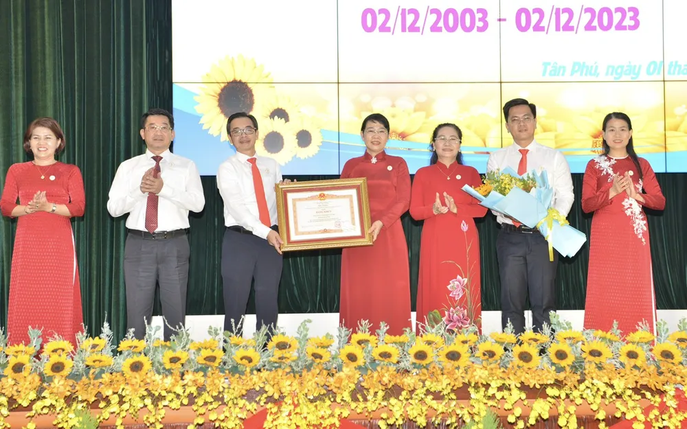 Quận Tân Phú vinh dự nhận Bằng khen của Thủ tướng Chính phủ tại lễ kỷ niệm