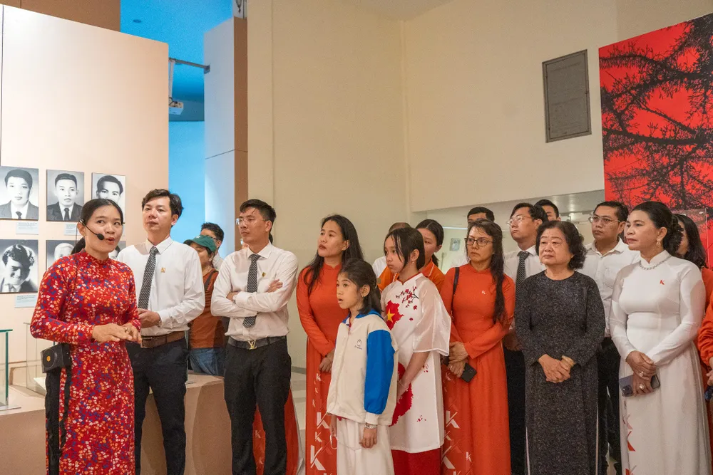 8. Đoàn tham quan Bảo tàng Côn Đảo. jpg.jpg