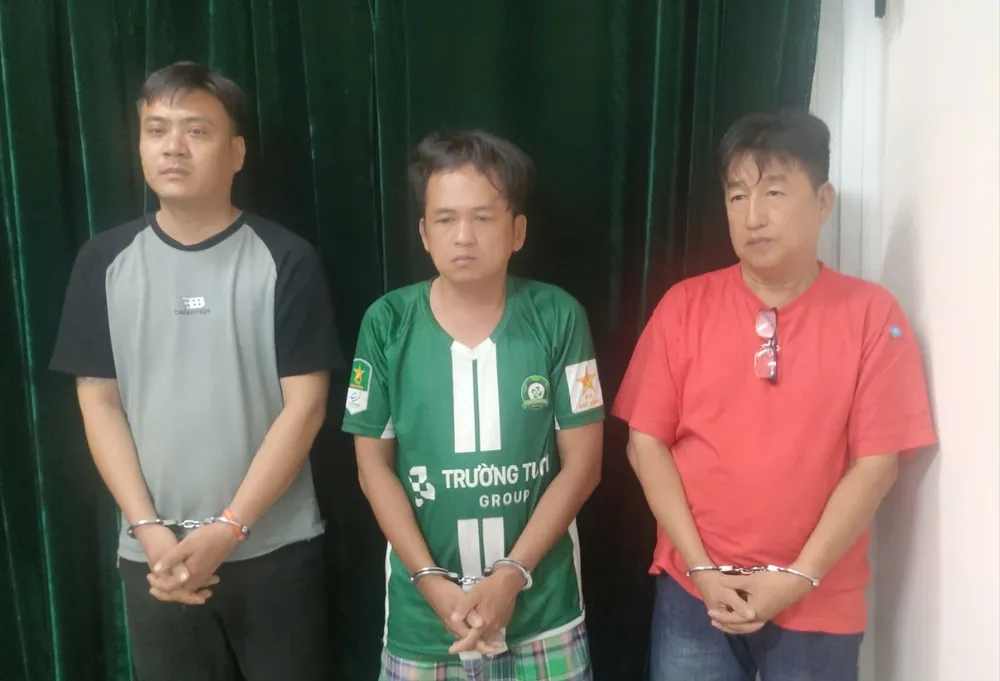 Từ trái qua: Dương Trọng Quốc, Nguyễn Đỗ Đăng Tâm, Lê Hồng Khanh. Ảnh: CA