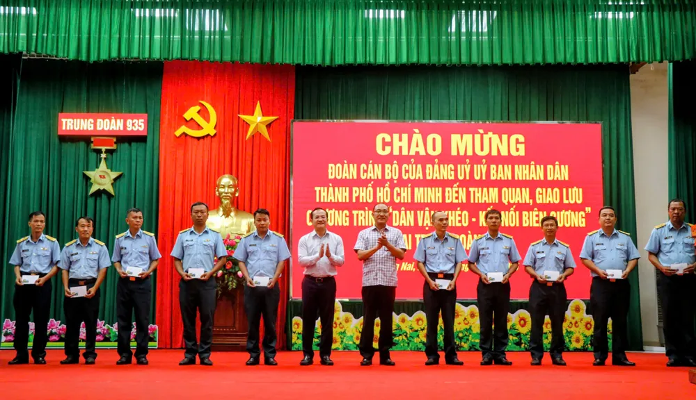 TPHCM tiếp sức những cánh bay bảo vệ bầu trời Tổ quốc 