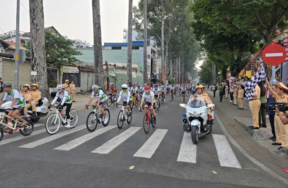 Công an TPHCM ra mắt Câu lạc bộ xe đạp chuyên nghiệp