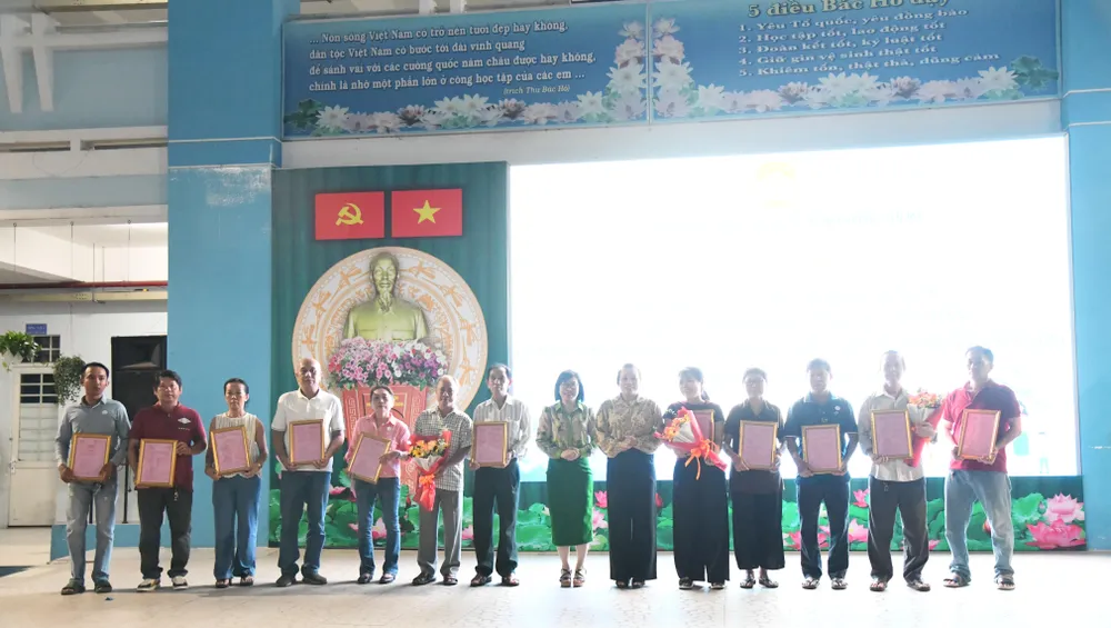 Cấp mã QR để người dân tự chấm điểm xây dựng khu dân cư