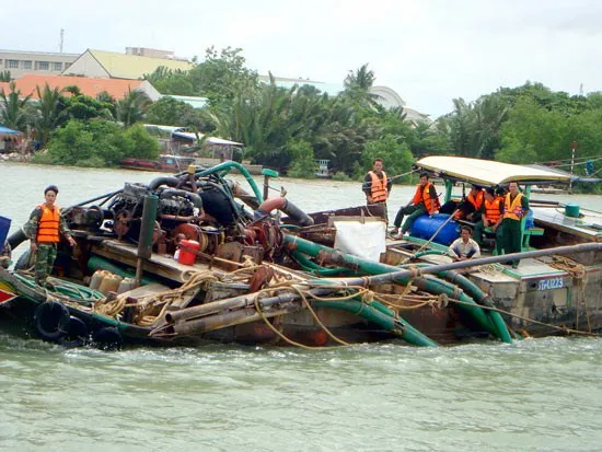 Đề nghị tăng cường khởi tố hình sự các vụ “cát tặc” ảnh 2