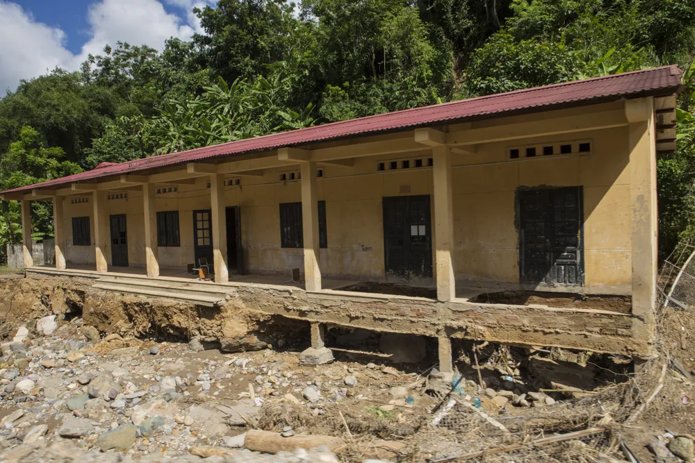 Đến với nhân dân tâm lũ Mường La ảnh 3