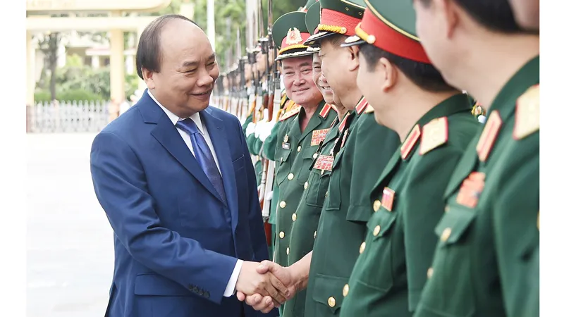 Thủ tướng thăm hỏi cán bộ Học viện Quốc phòng