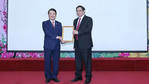 Công bố quyết định của Bộ Chính trị về công tác cán bộ ảnh 1