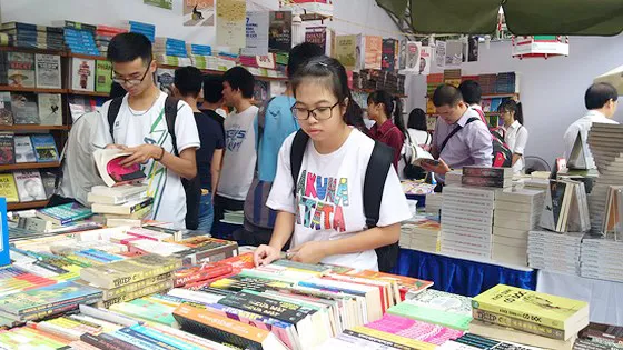 Sách giáo khoa do Nhà nước chi trả sẽ được số hóa ảnh 1