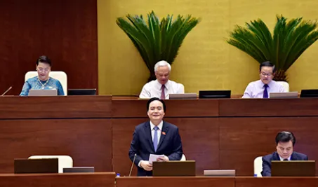 Bộ trưởng Bộ GD-ĐT Phùng Xuân Nhạ trả lời chất vấn sáng 6-6-2018