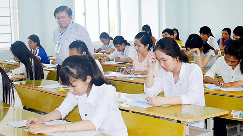 Đường dây nóng của Bộ GD-ĐT hoạt động 24/24 giờ trong suốt kỳ thi THPT quốc gia 2018 ảnh 1