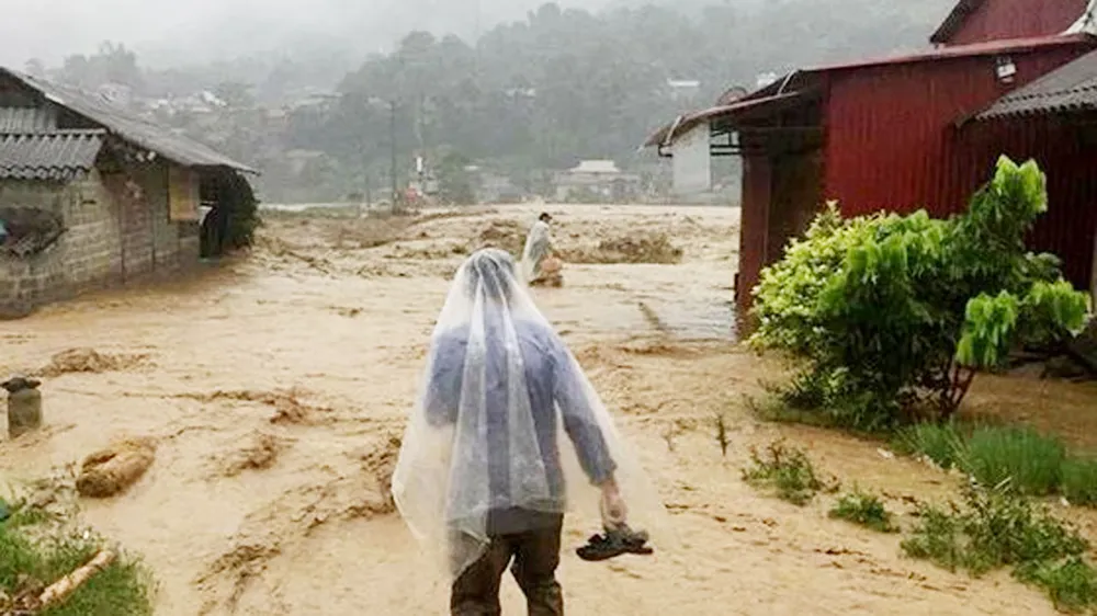 Bản làng Tú Lệ (Văn Chấn - Yên Bái) ngập trong nước lũ ngày 20-7