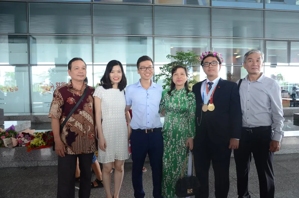 Cậu bé đoạt 2 HCV Hóa học quốc tế học 20 tiếng một ngày  ảnh 2