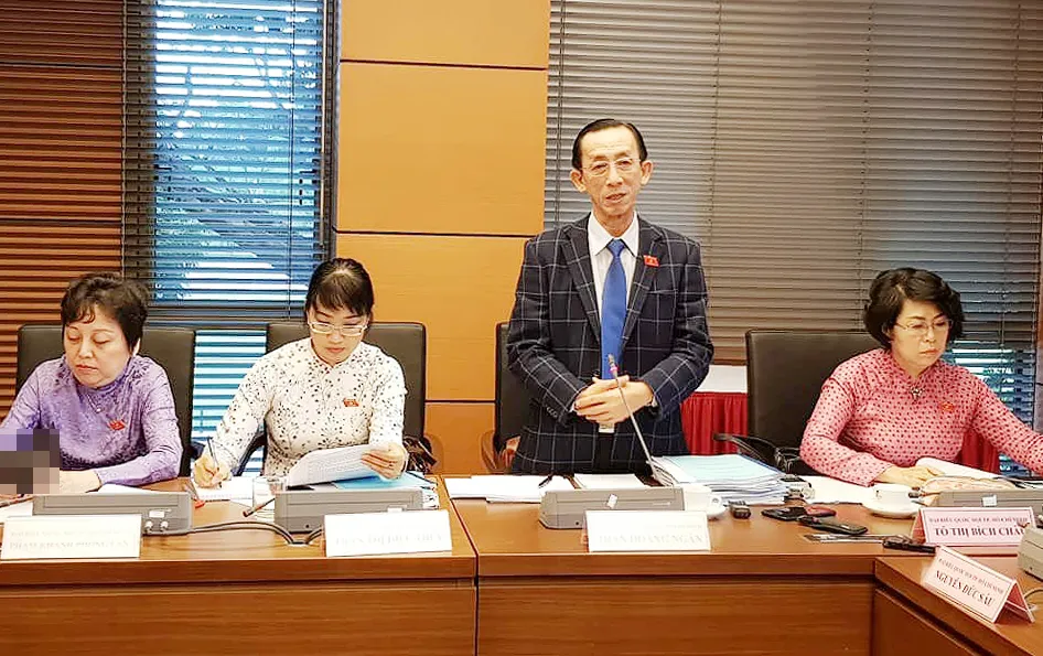 ĐBQH đề nghị sớm hình thành 2 trung tâm tài chính tại Hà Nội và TPHCM ảnh 2