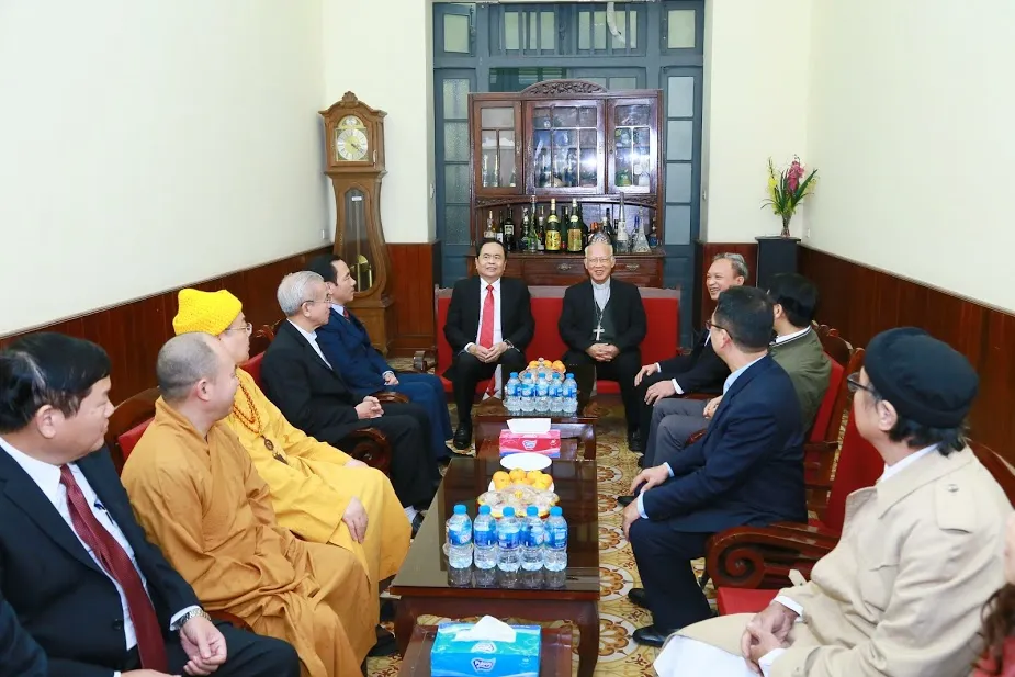 Ủy ban TƯ MTTQ Việt Nam chúc mừng Giáng sinh 2018 ảnh 1