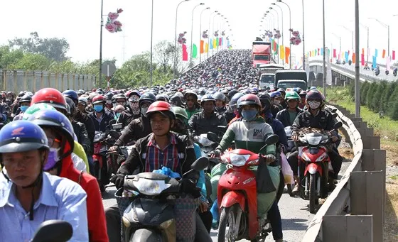 Hạn chế sử dụng phương tiện cơ giới cá nhân tại Hà Nội và TPHCM