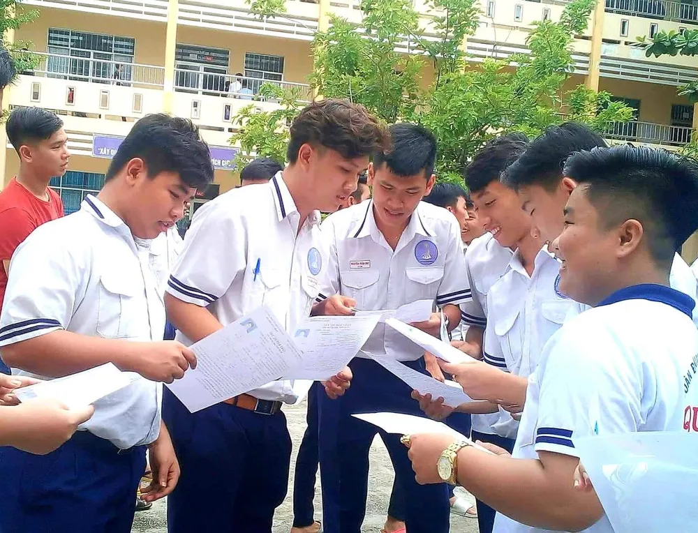 Thí sinh than “khó” với đề thi môn Lịch sử ảnh 7